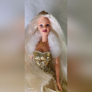 Barbie Celebration Special Edition 2000 Holiday Doll